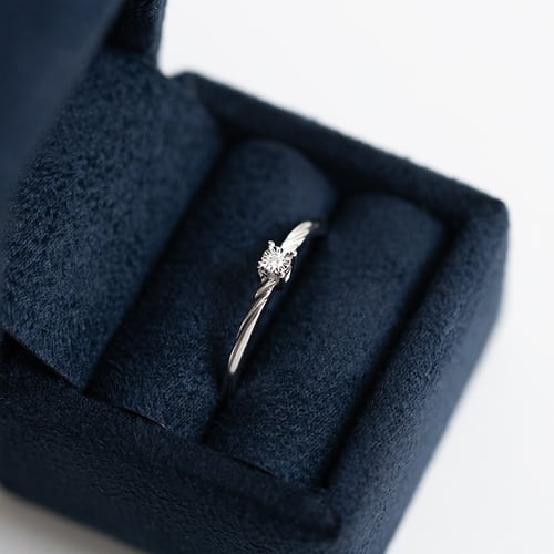 Minimalistický prsteň s diamantom Smyth