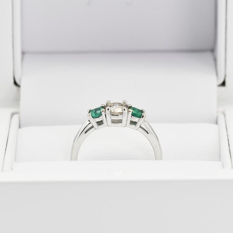 Zlatý zásnubný prsteň 11791