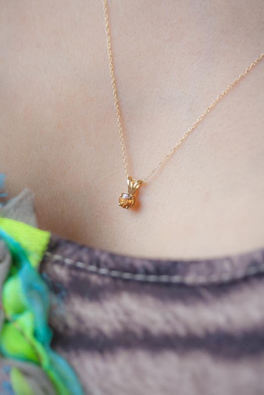  Zlatý prívesok s padparadscha zafírom Hakon 3313