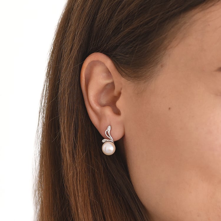 Elegantné strieborné náušnice s perlami a zirkónmi 61319