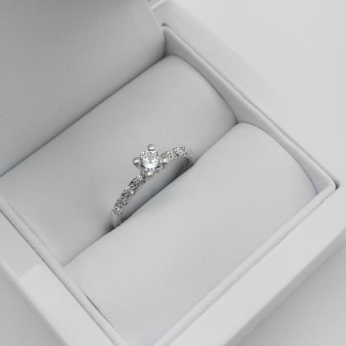 Zásnubný prsteň s lab-grown diamantmi Mae