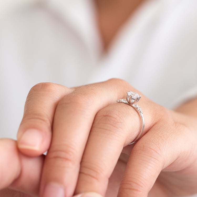 Zásnubný prsteň s diamantmi Janyne 128507