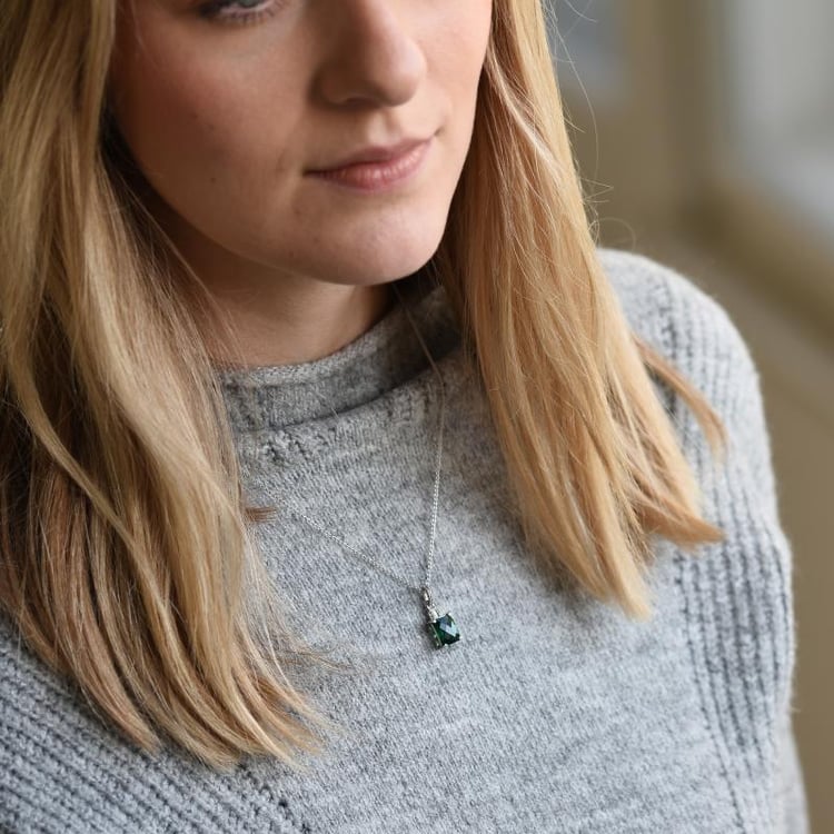 Náhrdelník so smaragdom 37544
