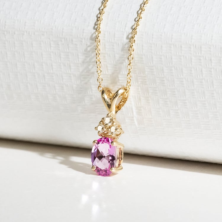 Zlatý prívesok s oválnym ružovým zafírom a diamantmi Tamasyna 116052