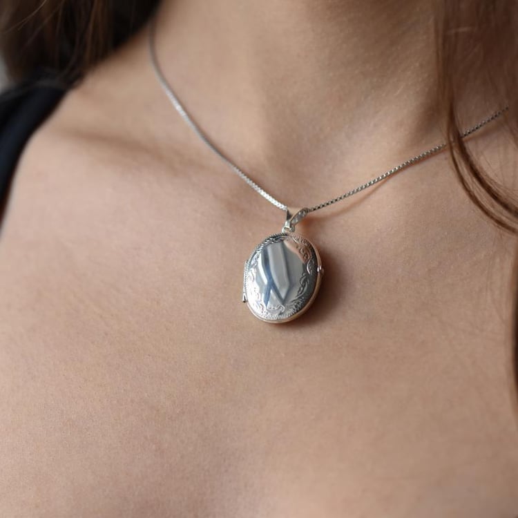 Strieborný medailón 15617