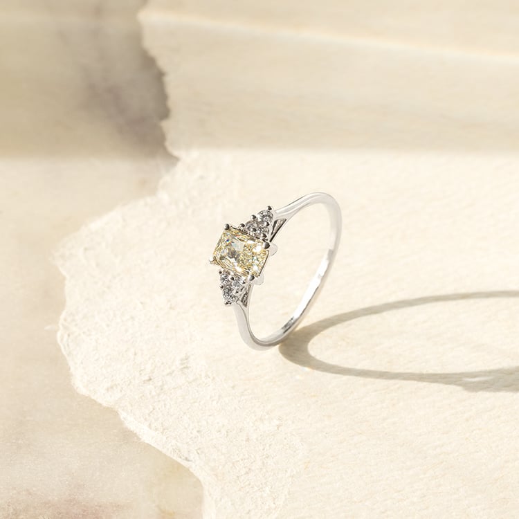 Zlatý zásnubný prsteň s 0.60ct GIA certifikovaným diamantom Rhea 139323