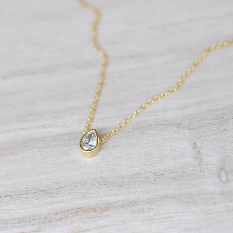 Náhrdelník s pear diamantom zo zlata 45271