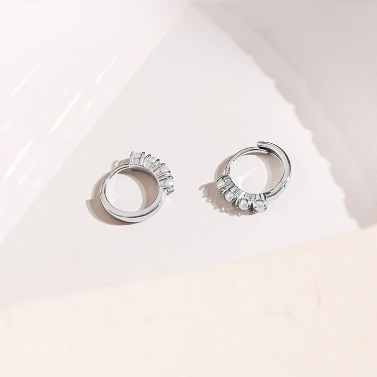 Zlaté kruhové náušnice s perlami Bode 153179