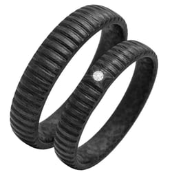 Polkruhové karbónové svadobné obrúčky s diamantom Lisa