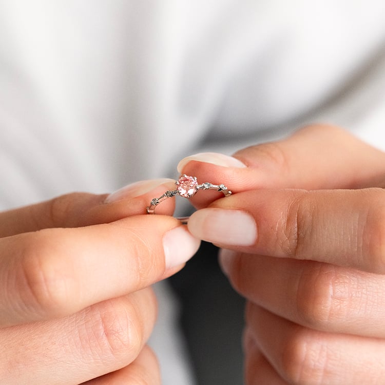 Zásnubný prsteň s IGI certifikovaným fancy pink lab-grown diamantom Jelena 144895