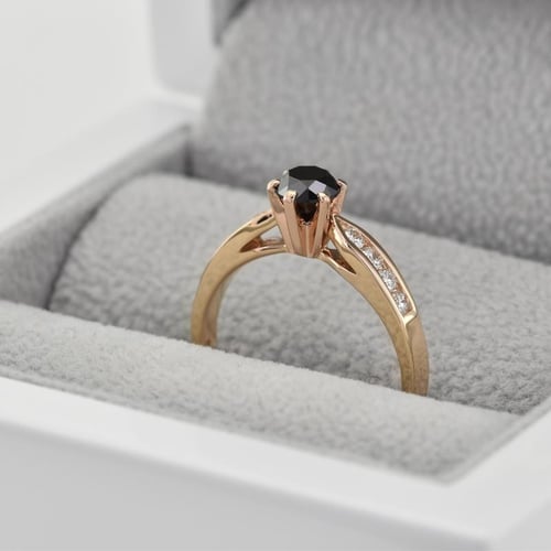 Zásnubný prsteň s čiernym diamantom Cletia