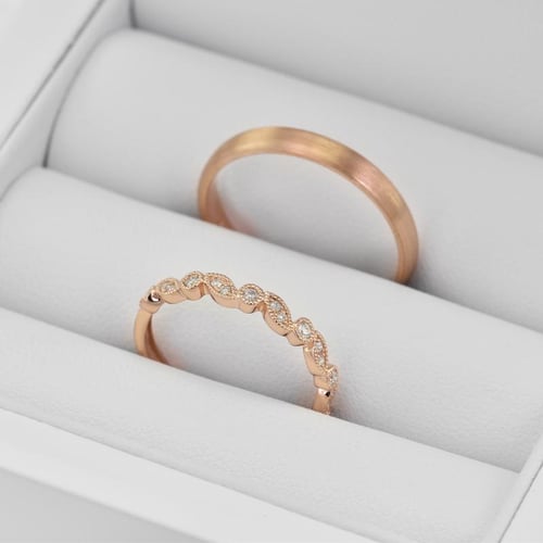 Zlatý vintage prsteň s diamantmi a zlatý komfortný svadobný prsteň Lyla