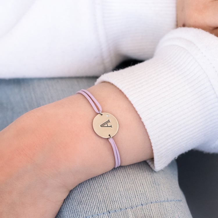 Povrázkový náramok s diamantom a gravírom písmena Jonah 122252