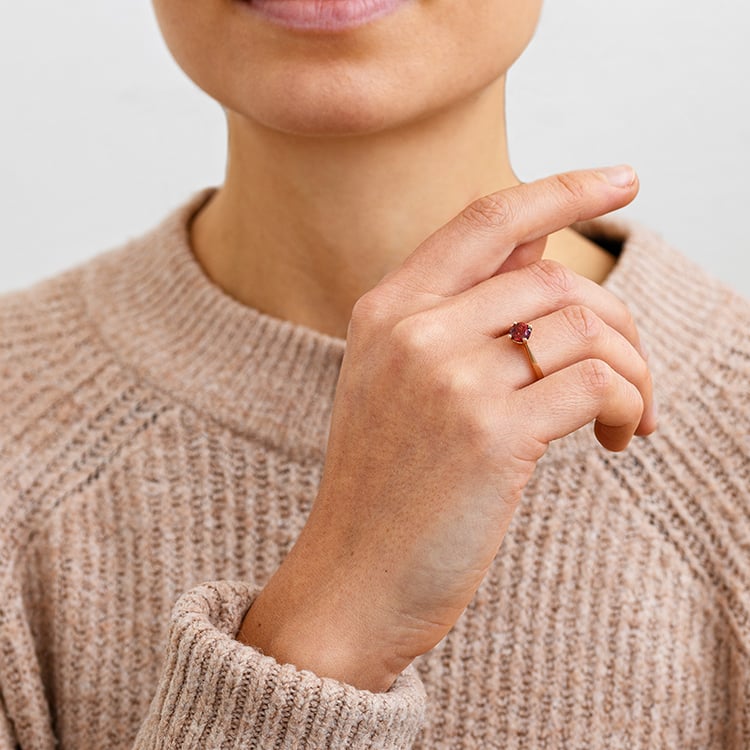 Zásnubný prsteň s granátom Maya 133251