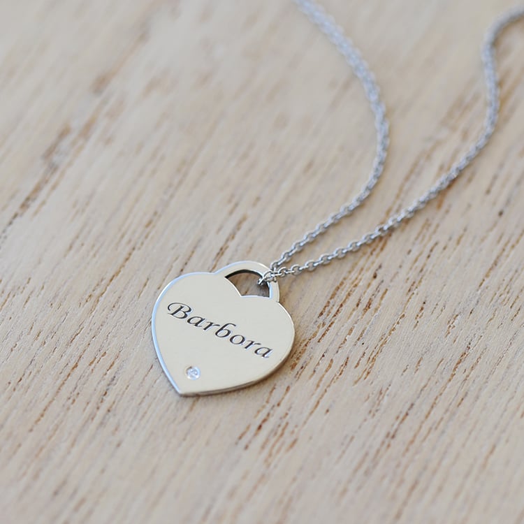 Prívesok v tvare srdca s gravírom a diamantom 61249