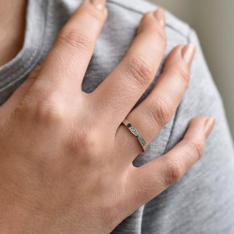 Dámska obrúčka s lab-grown diamantmi a pánska plochá obrúčka Kamron 101976