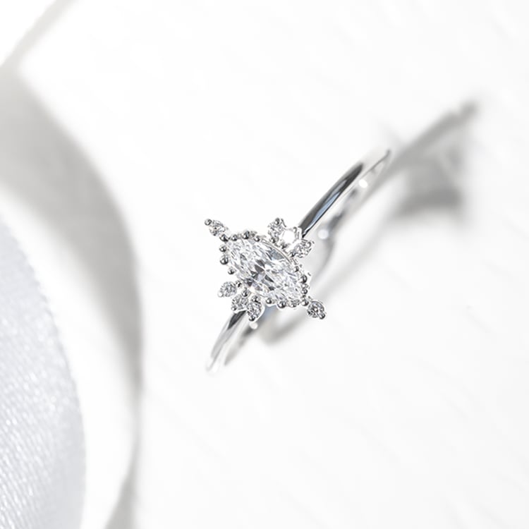 Zásnubný prsteň s marquise diamantom Midia 126398