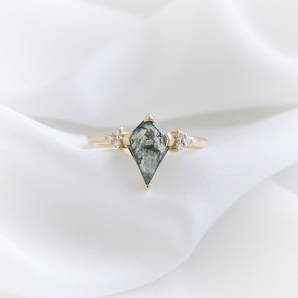 Jedinečný zásnubný prsteň s machovým achátom Floki