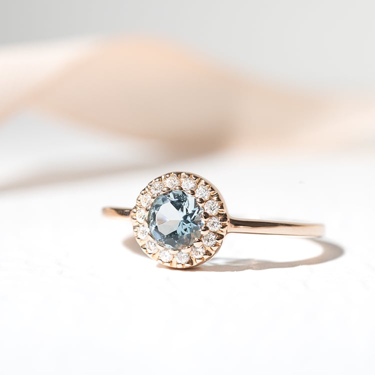 Zlatý zásnubný prsteň s akvamarínom a diamantmi Vale 128394