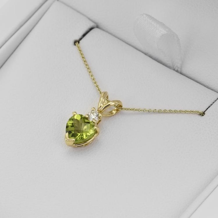 Olivínové srdce v zlatom náhrdelníku 38479