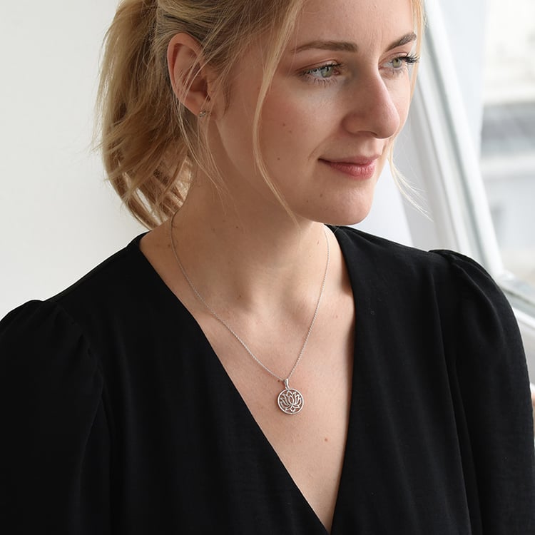 Strieborný prívesok lotos s lab-grown diamantmi Aalto 104434