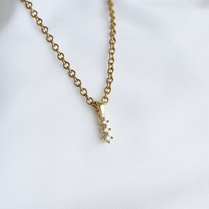 Minimalistický diamantový prívesok Hidde