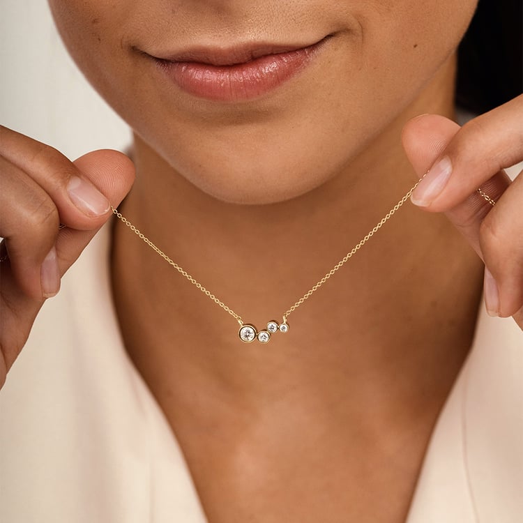 Moderný strieborný prnáhrdelník ívesok s lab-grown diamantmi Viola 163183