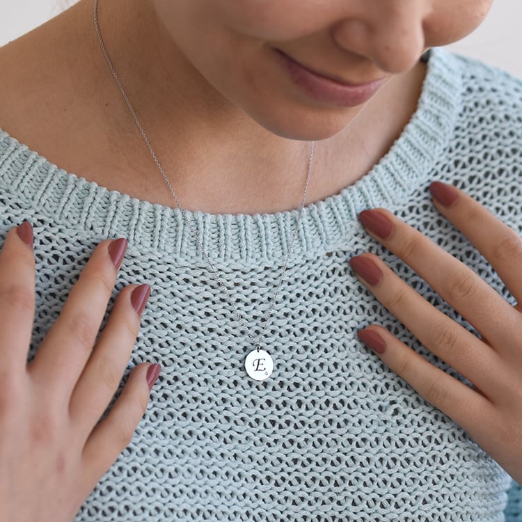 Zlatý prívesok s diamantom a gravírom písmena E 61370