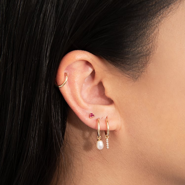 Zlaté visiace náušnice s bielymi perlami Cathy 124522