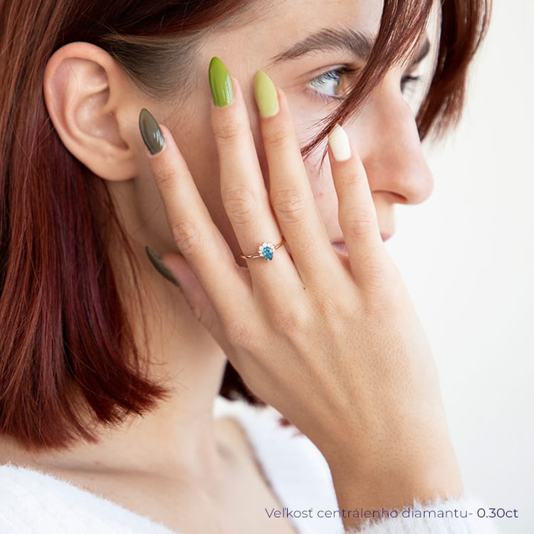 Zásnubný prsteň s certifikovaným fancy blue lab-grown diamantom Aiza 114182