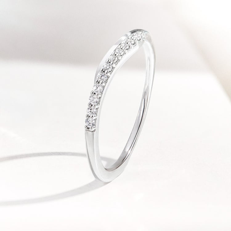 Atypicky zvlnený strieborný prsteň s diamantmi Vide 162131