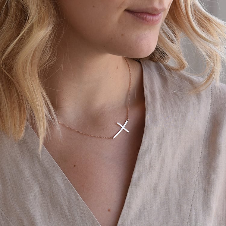 Zlatý náhrdelník s križíkom 72233