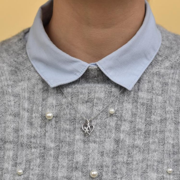 Strieborný prívesok v tvare srdca s diamantmi Elyzza 103325