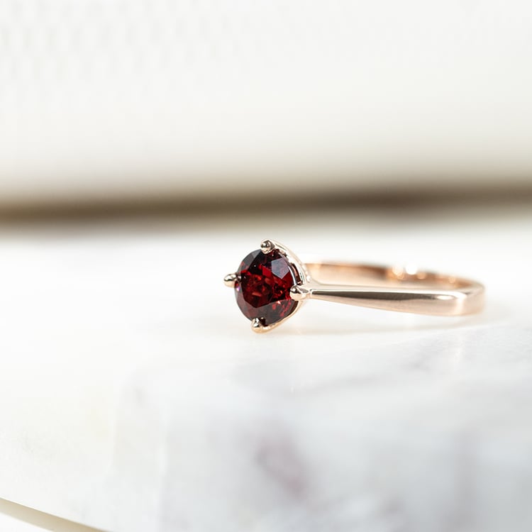 Zásnubný prsteň s granátom Maya 132474