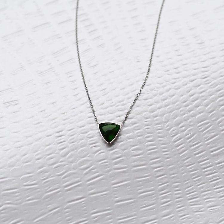 Zlatý náhrdelník so zeleným opálom 51026