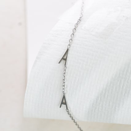 Náramok s 2 písmenami vašej voľby Ainslee