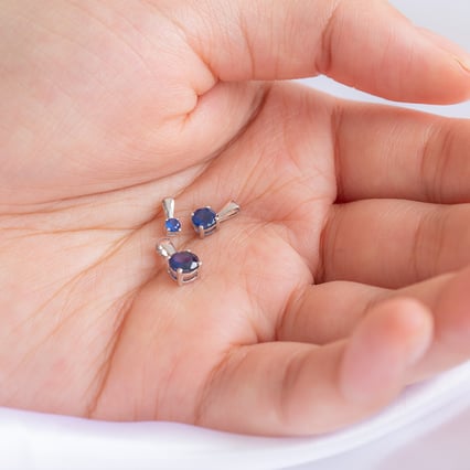 Prívesok s modrým zafírom s výberom veľkosti Odessa