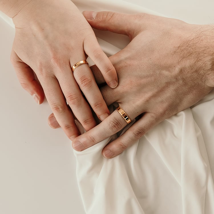 Zlaté svadobné obrúčky so zdobenými okrajmi Myron 120129