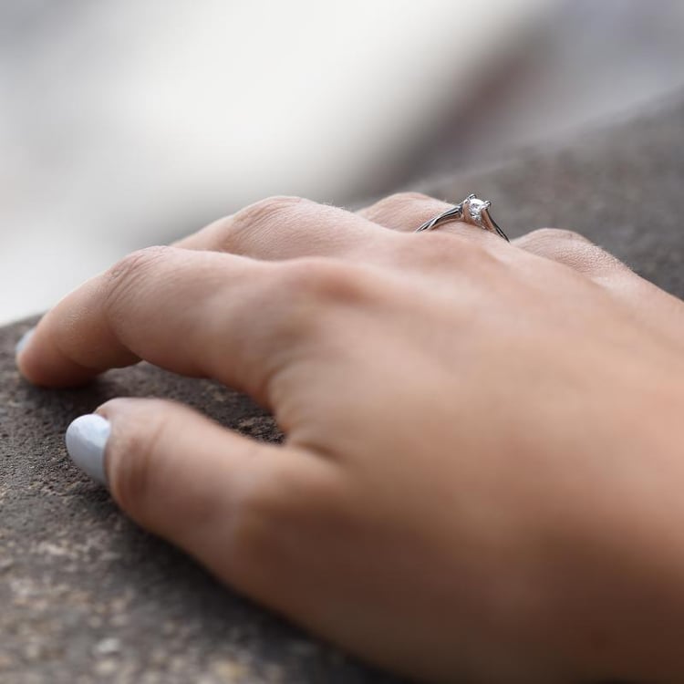 Zásnubný prsteň s diamantom 46089