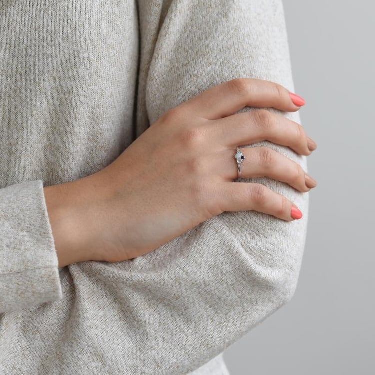 Zlatý cluster prsteň s opálom, zafírom, mesačným kameňom a diamantmi 52305