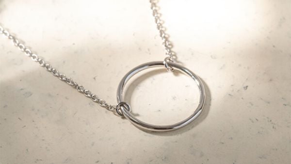 Symbolika šperkov: znak karmy