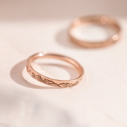 Svadobné obrúčky s ručnou rytinou hôr Jannick