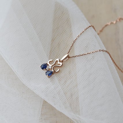 Prívesok v znamení Váh so zafírmi a diamantom Libra