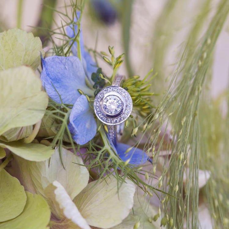 Platinový zásnubný prsteň 12200