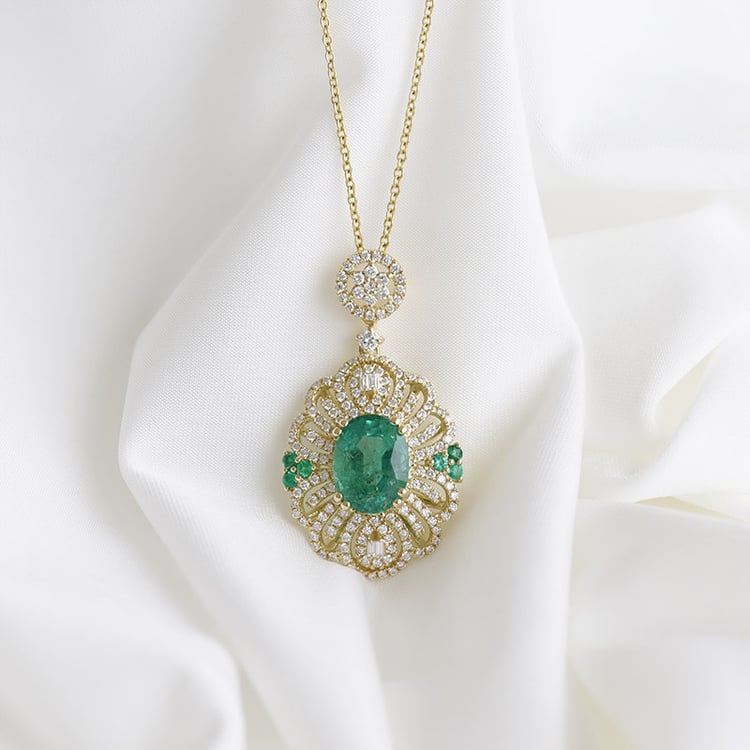 Zlatý náhrdelník so smaragdmi 88633