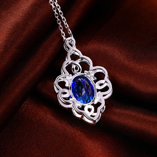 Zlatý tanzanitový náhrdelník 9853