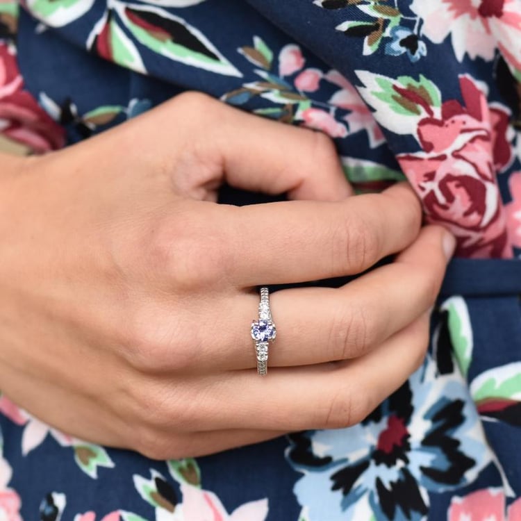 Strieborný tanzanitový prsteň 25600