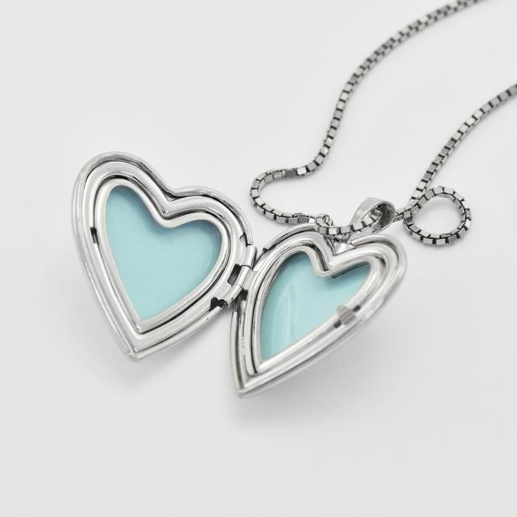 Strieborný medailón s labkou 32924