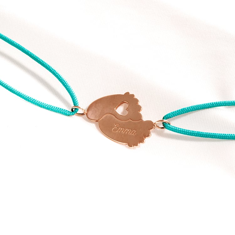 Povrázkový náramok s detskými nožičkami a gravírovaním Vinka 121011