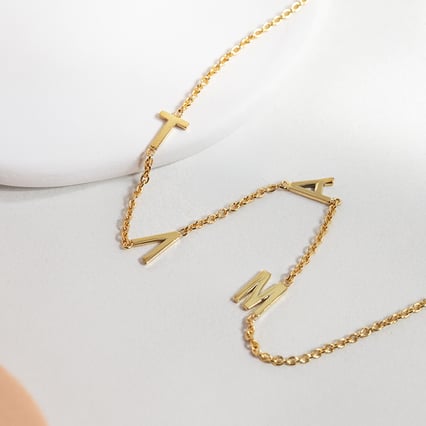 Strieborný náhrdelník s 4 písmenami vašej voľby Lupe